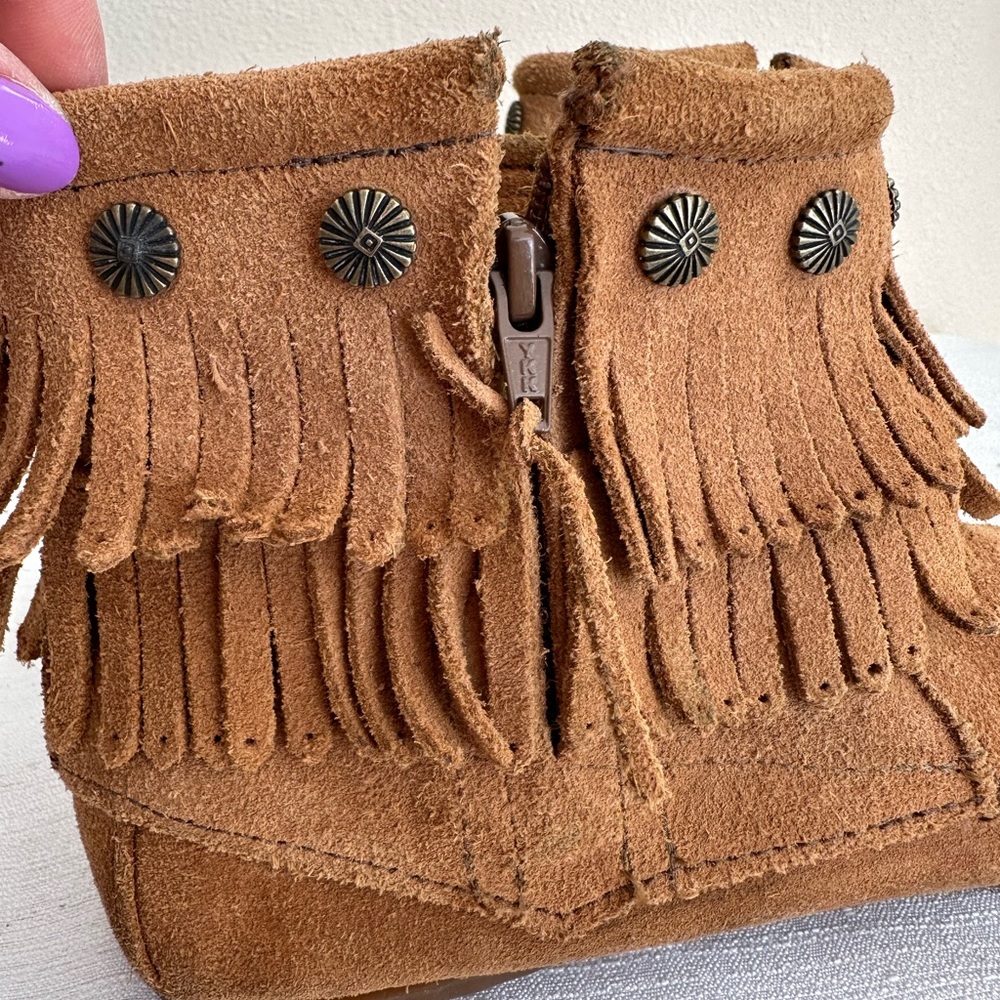 Minnetonka Carmel Suede Leather Side Zip Double Fringe Booties Woman’s 9 - Picture 6 of 9